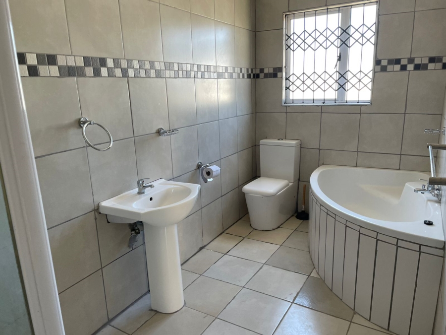 4 Bedroom Property for Sale in East Bank Eastern Cape